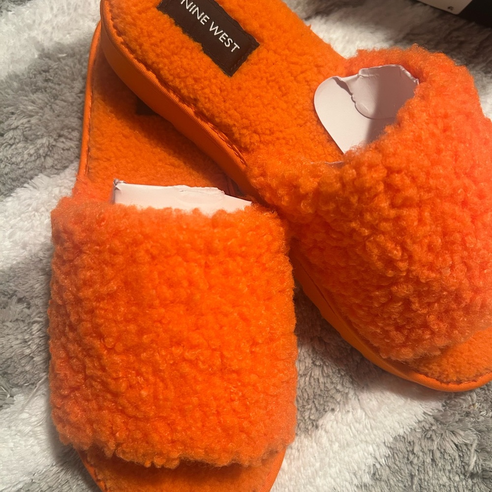 Nine West • Bright Orange Fuzzy Slippers • 8M • NWT •